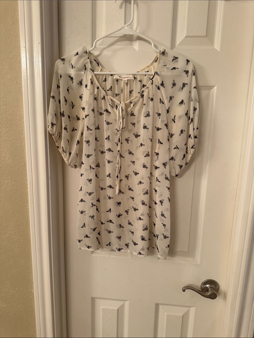 Two by Vince Camuto White Blouse with Black Butterfly Print